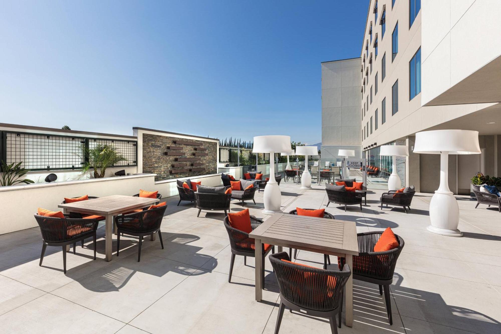 Courtyard By Marriott Los Angeles Monterey Park Extérieur photo