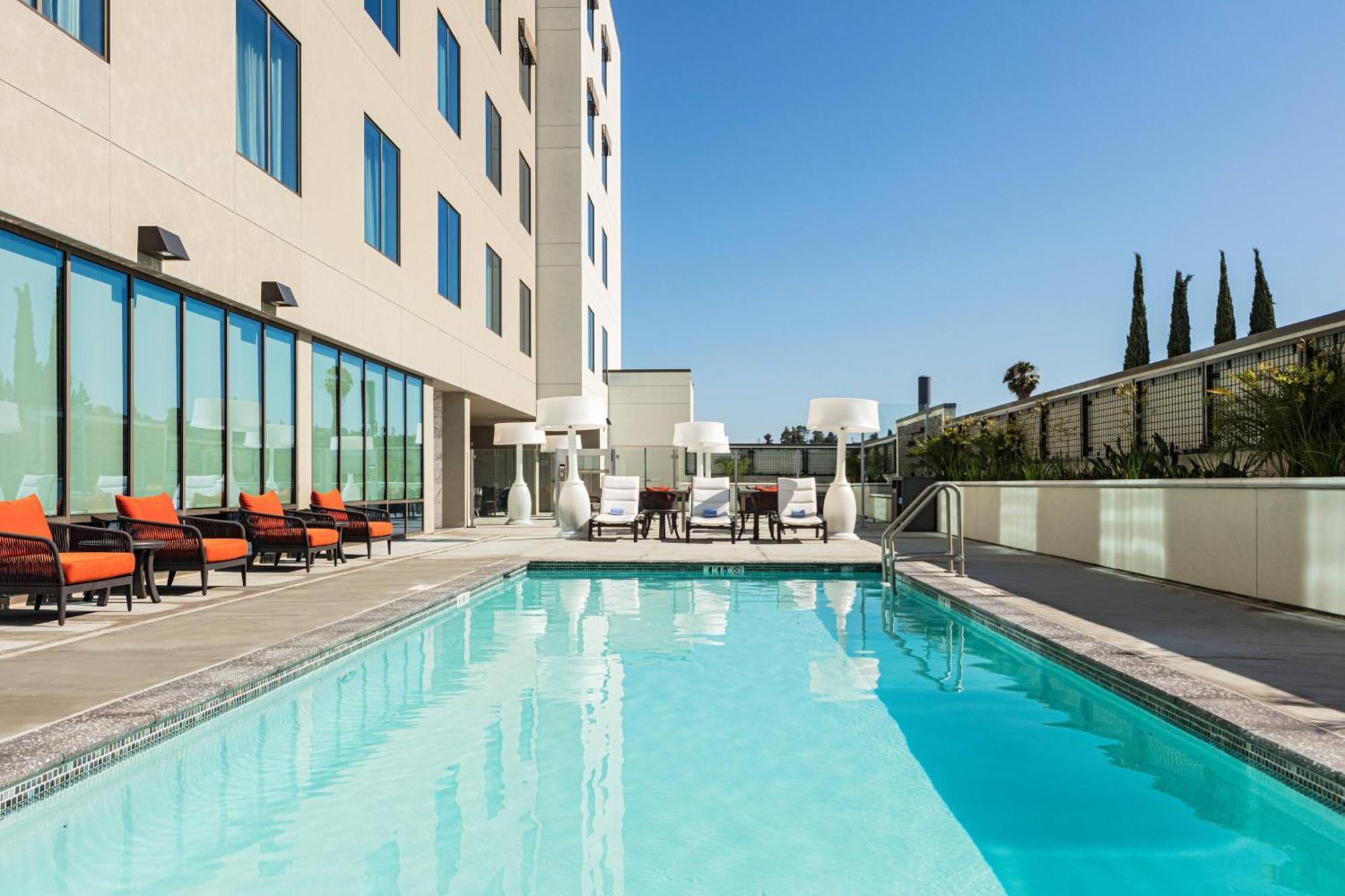 Courtyard By Marriott Los Angeles Monterey Park Extérieur photo